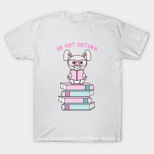 Do not disturb, cute rabbit reading T-Shirt